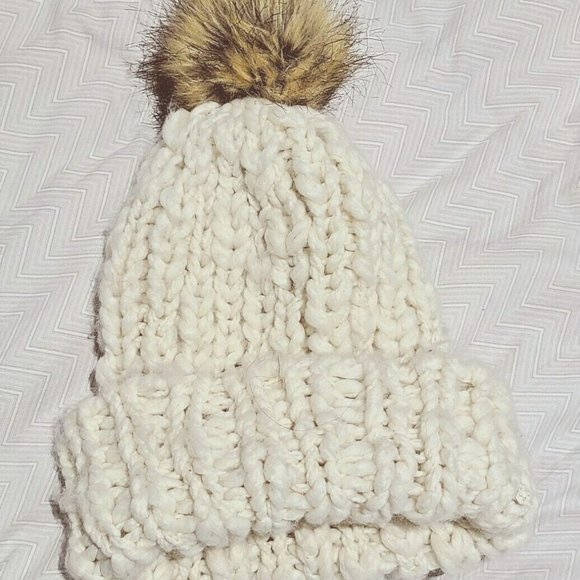 American Eagle Outfitters Accessories - American Eagle Cream White Cable Knit Pom Beanie